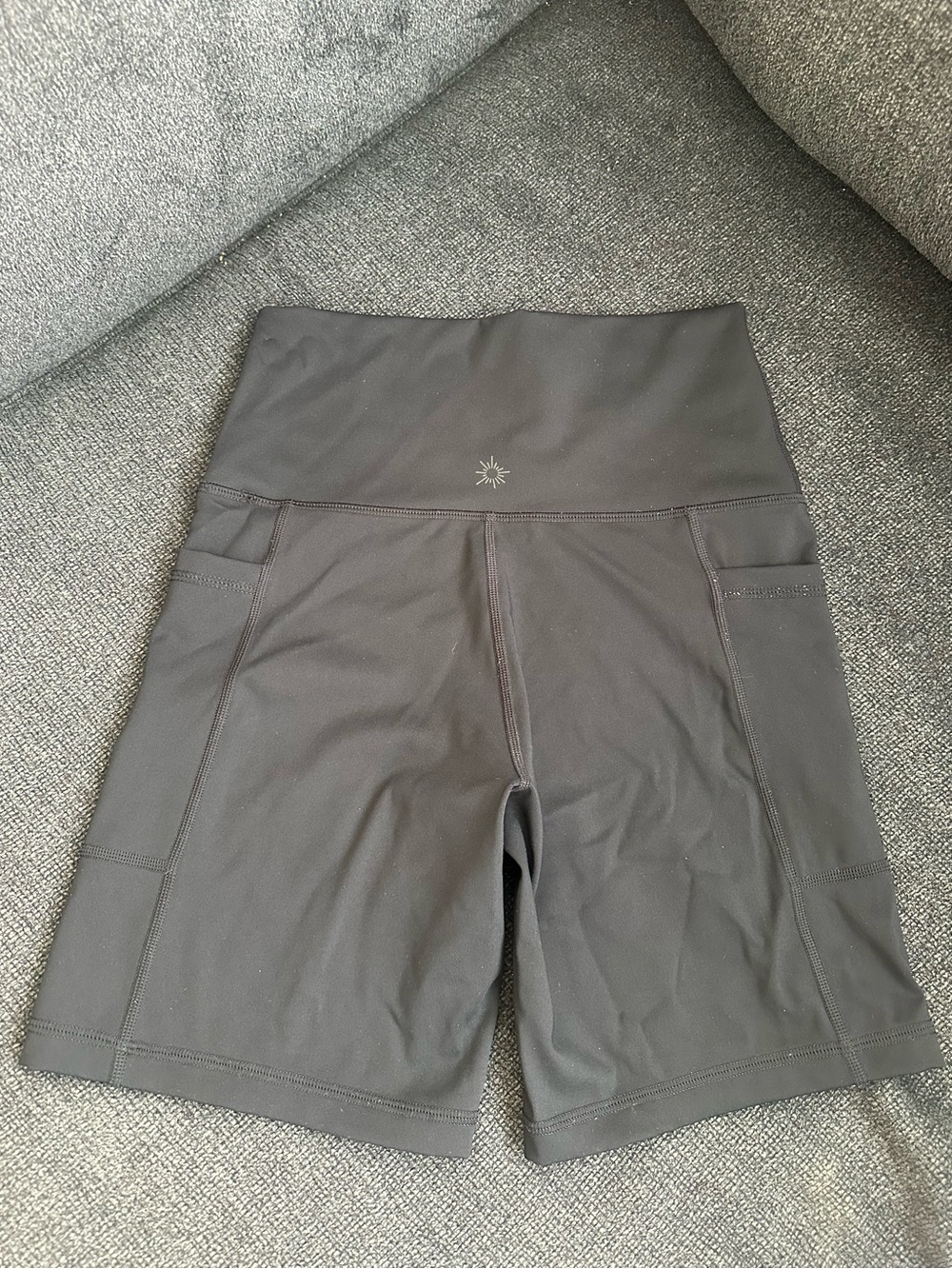 Offline by Aerie Goals 7" Pocket Shorts - Picture 2 of 3
